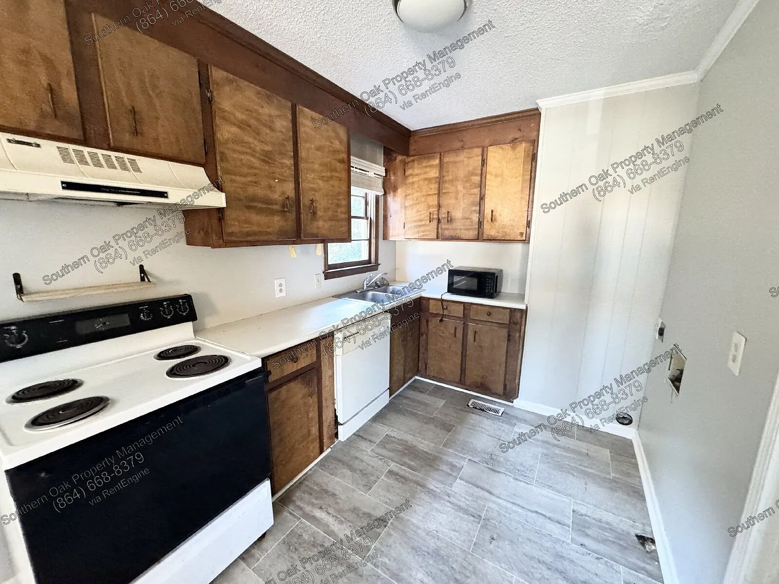 200 Holliday Ln — Photo 2