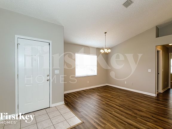 5th image of 8 Wild Oak Pl