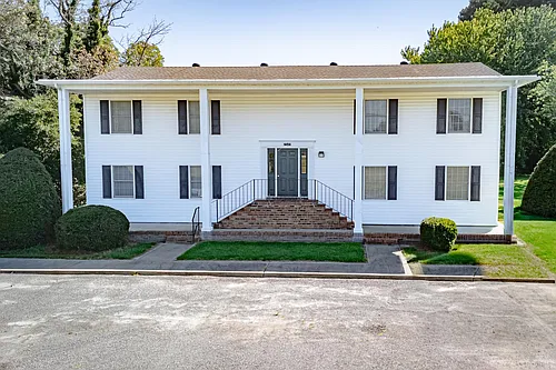 25411 Richmond Ave Photo 1
