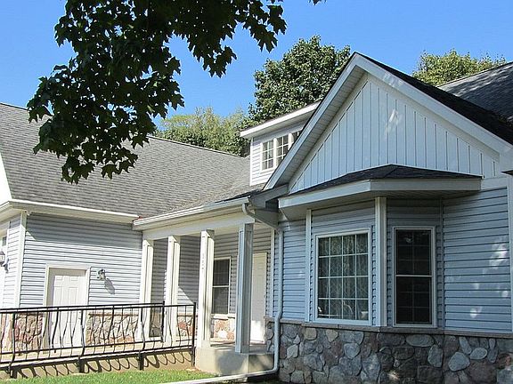 3rd image of 157 Silverbrook Ave