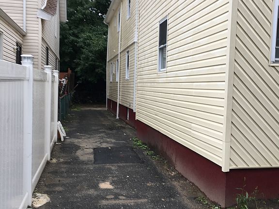 3rd image of 19106 Woodhull Ave #1A
