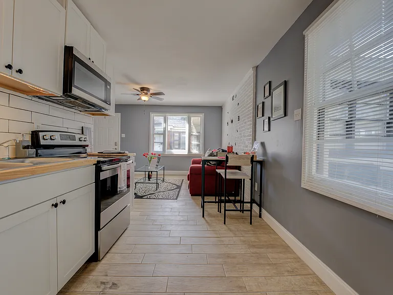 1050 N Pkwy #105 — Photo 30