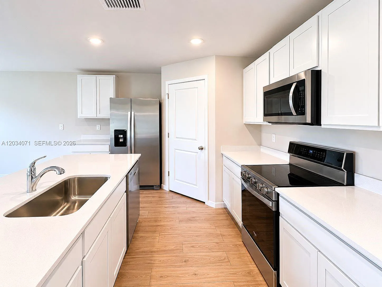 3 bed, 2.0 bath, $1,900 — Photo 4