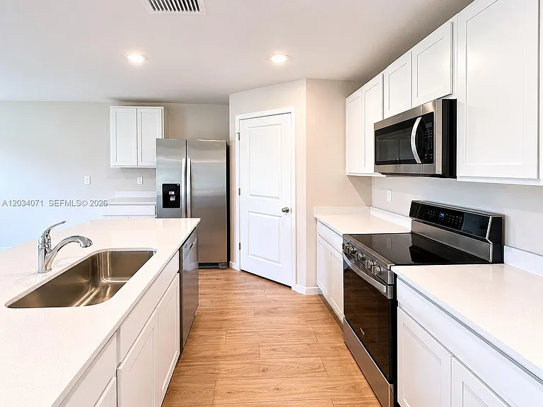 544 Ilaria Ct — Photo 4