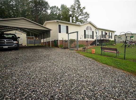 2nd image of 140 Oakstone Dr