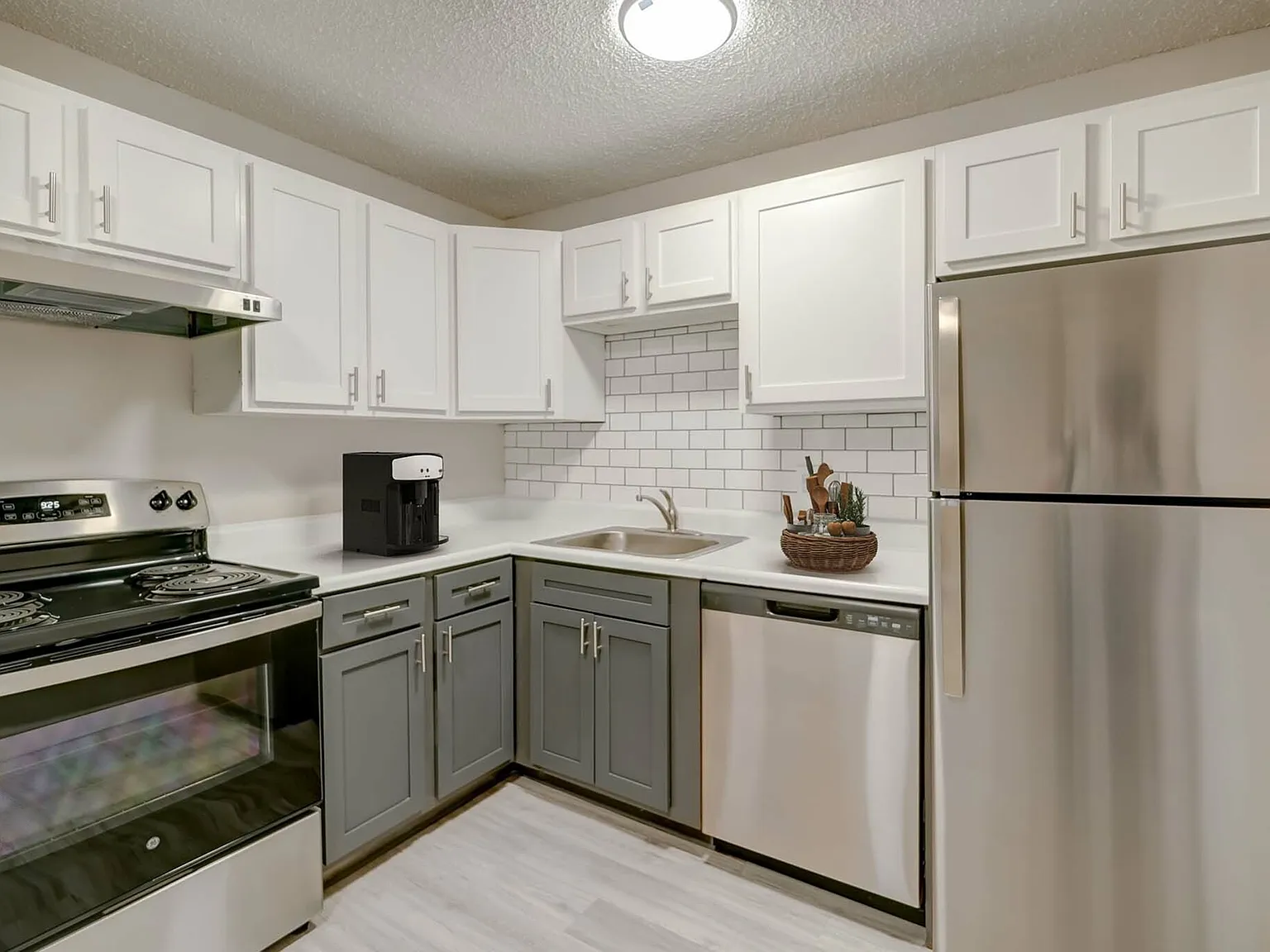 Kalo Broadmoor Tower — Photo 1