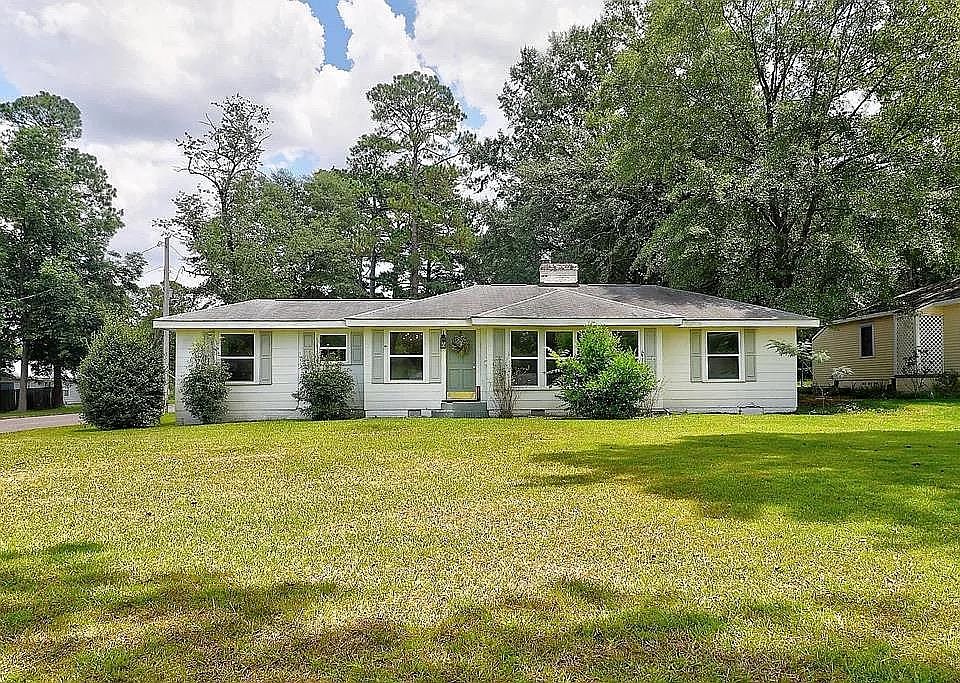 1st image of 907 Woodland Dr