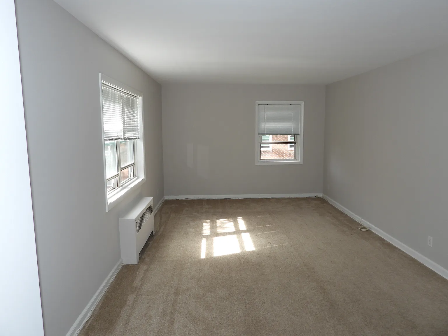 320 S Broadway — Photo 3