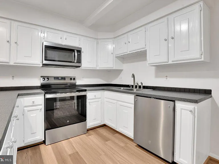 12451 Plowman Ct — Photo 4