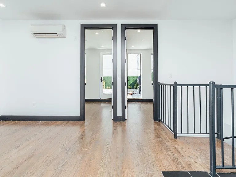 277 Evergreen Ave #1B — Photo 3