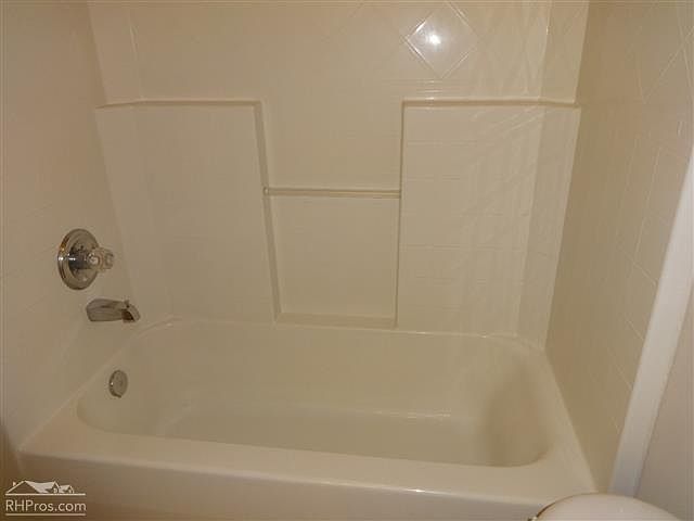 1st image of 305 Pike St SE
