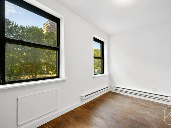 313 West 29th Street image 6 of 10