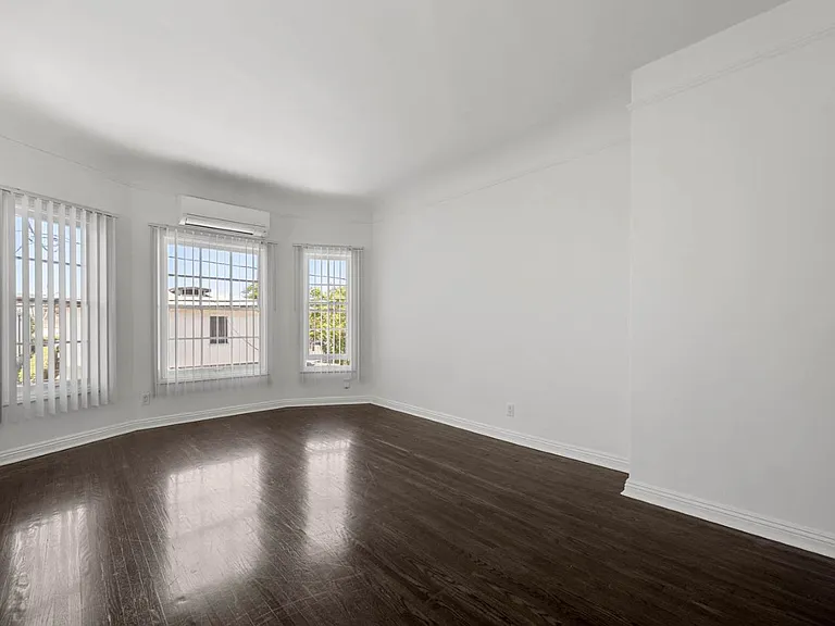 1201 S. Alfred — Photo 7
