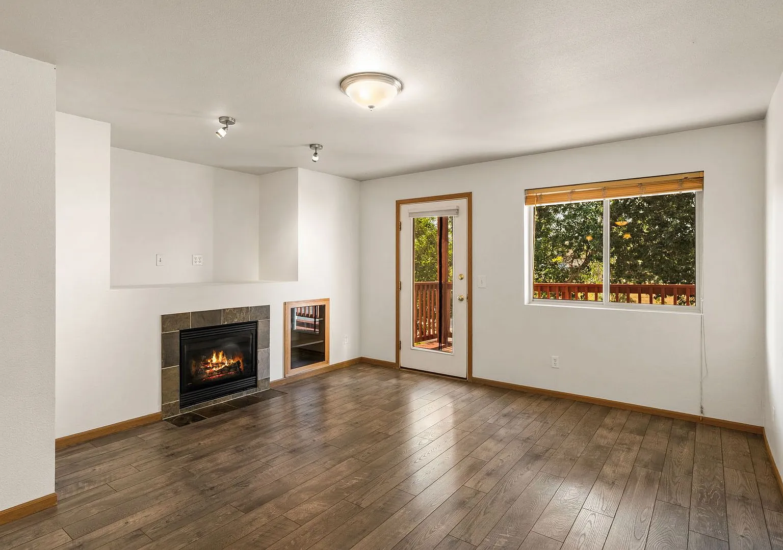 Cute 2 Bedroom 1.5 bath Condo — Photo 4