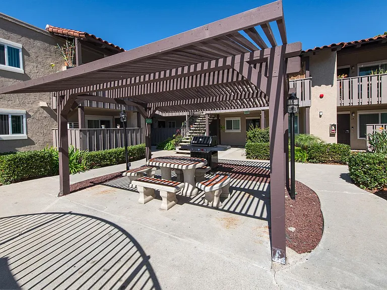 Palomar Gardens Apartments — Photo 8
