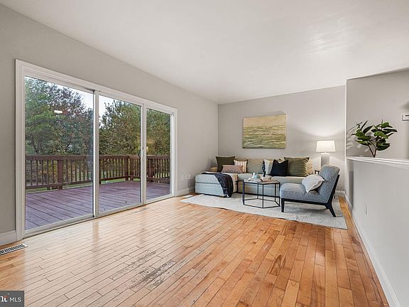 3rd image of 20 Haxall Ct