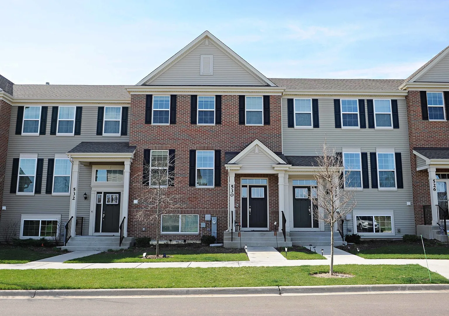 3 bed, 2.5 bath, 2221 sqft, $2,900 — Photo 1
