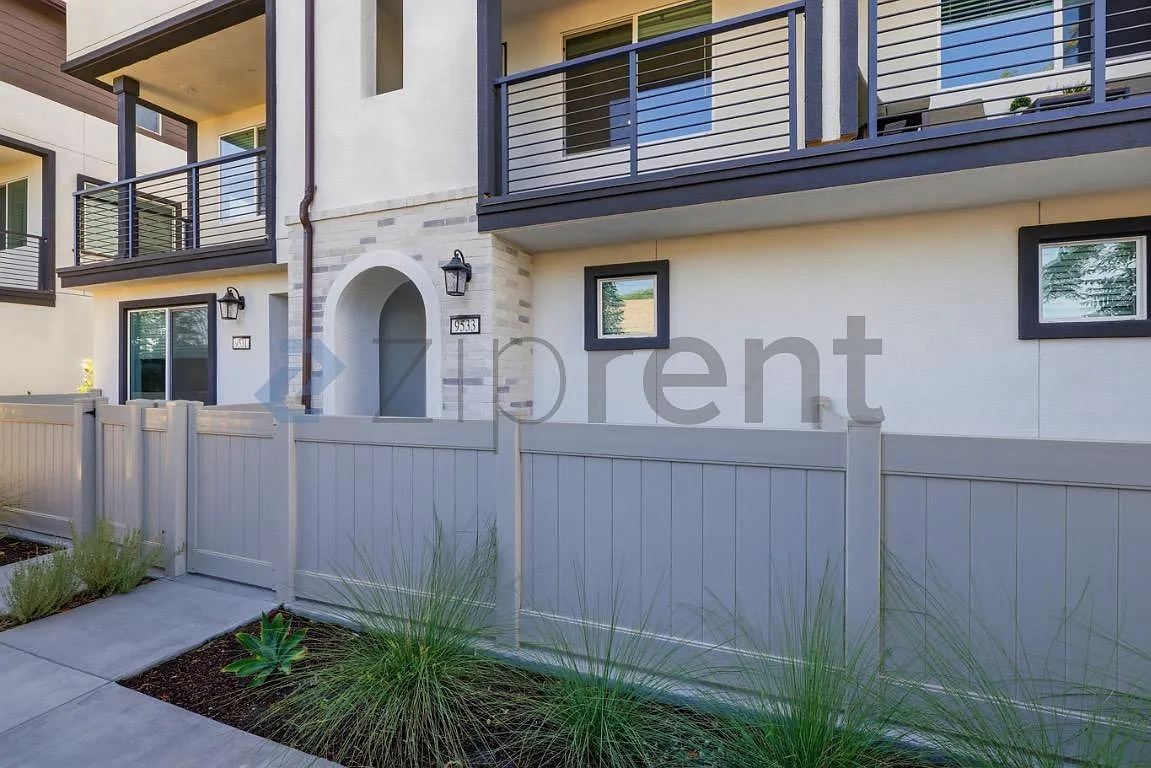 3 bed, 1200 sqft, $3,100 — Photo 3