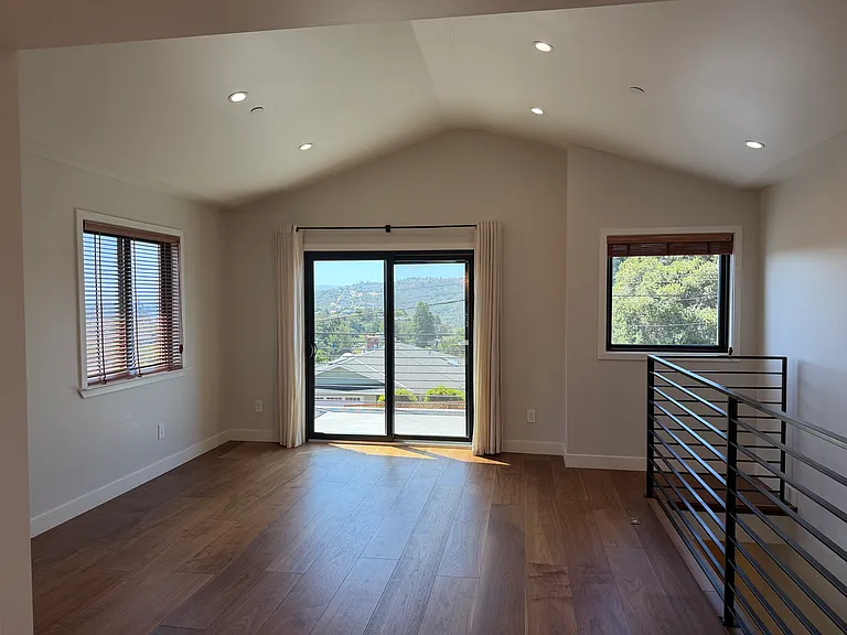 2428 Lincoln Ave — Photo 6