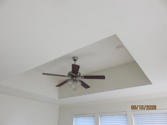 5th image of 210 Creekwood Dr