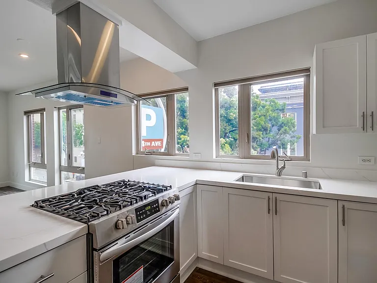 450 J St #3131 — Photo 17