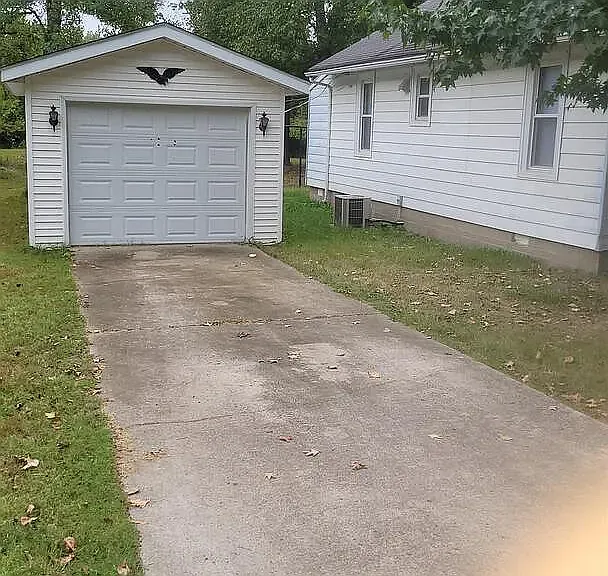 211 W Bryan St — Photo 6