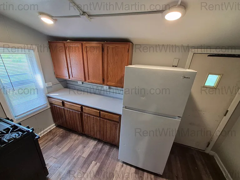 343 Albany St — Photo 10