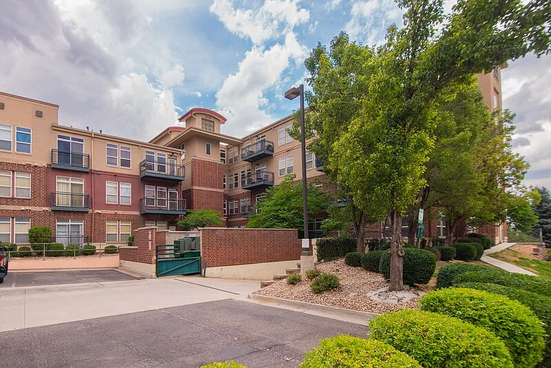 2 bed, 2.0 bath, 1305 sqft, $2,450 — Photo 4
