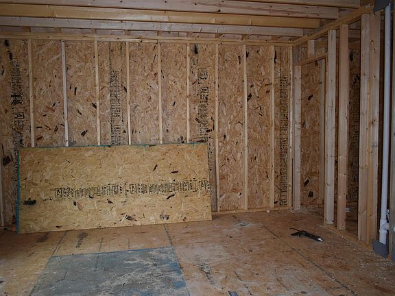 3rd image of 8 Meadow Ln