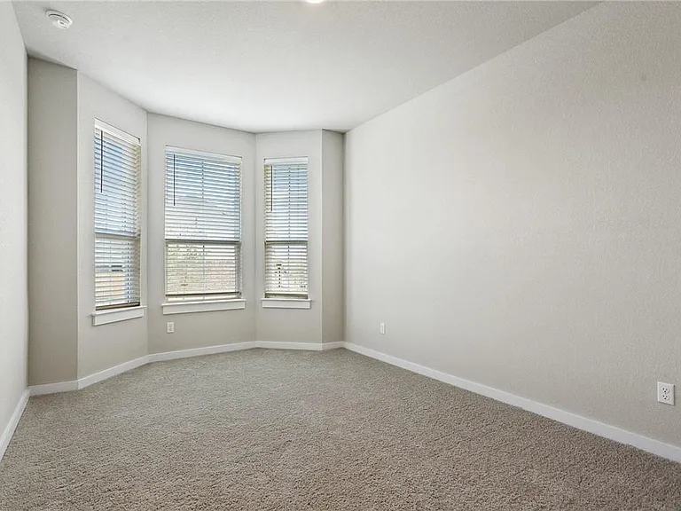 216 Upland Dr — Photo 13