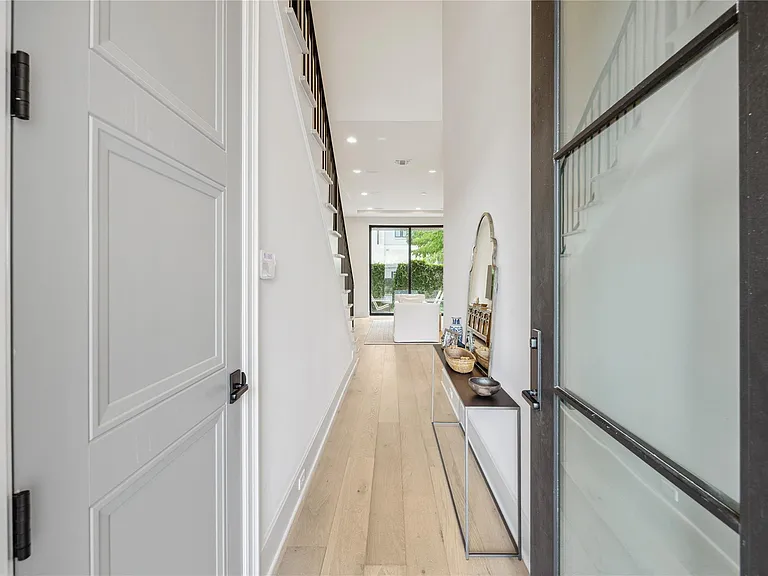 110 Wellington Row Rd — Photo 3