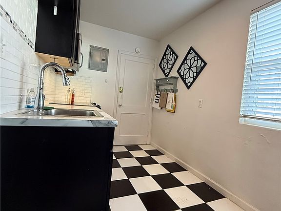 3rd image of 100 Lewis Dr Unit 21-H