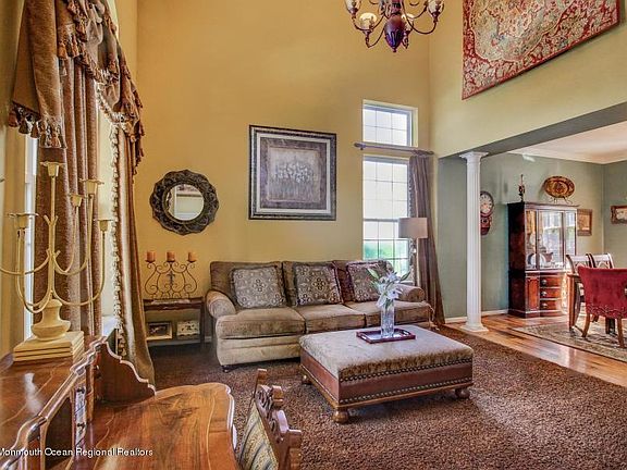 5th image of 2359 Forest Cir