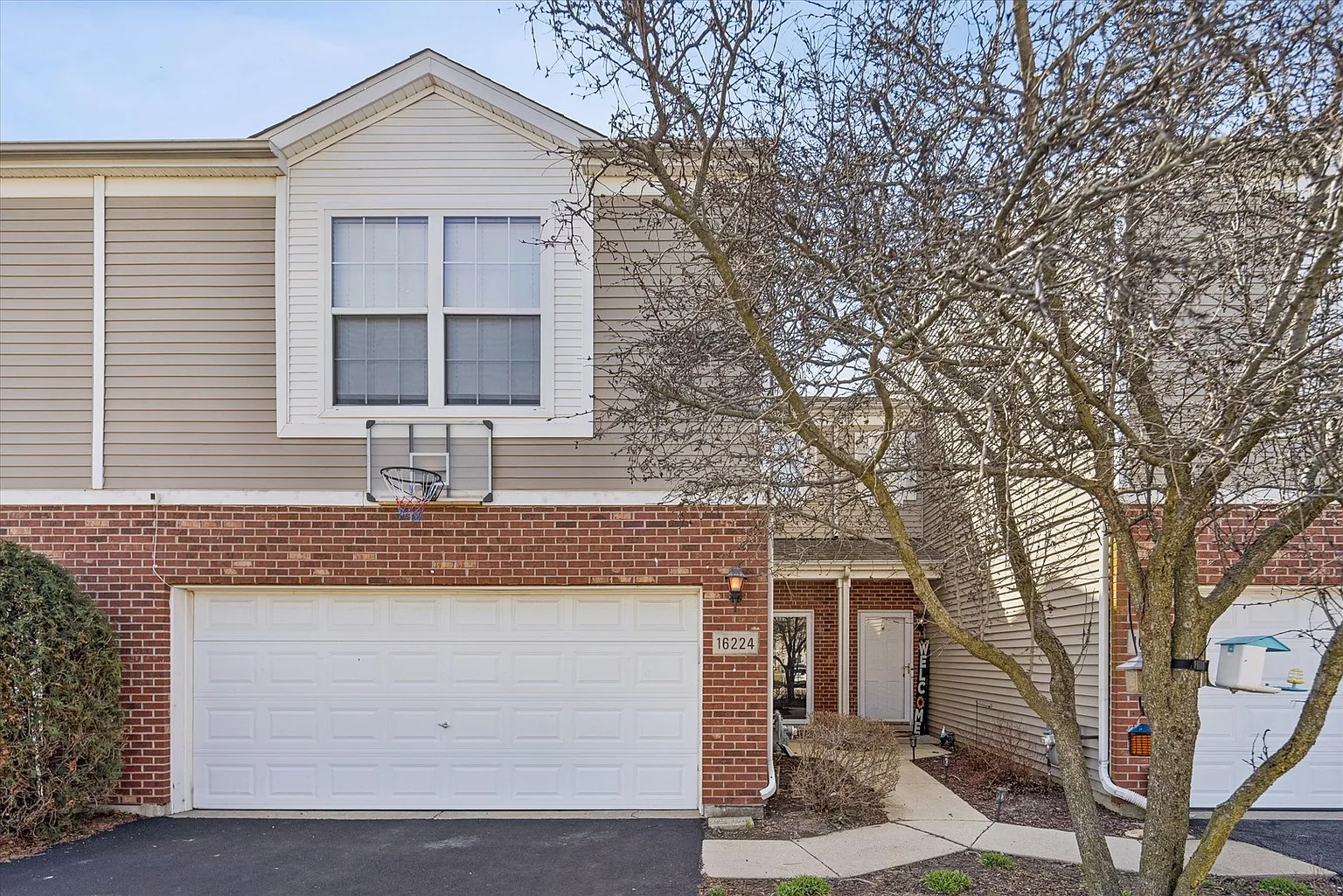 16224 Golfview Dr photo 1