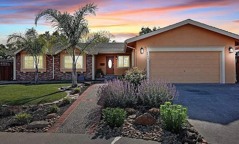 1st image of 8486 Wicklow Ln