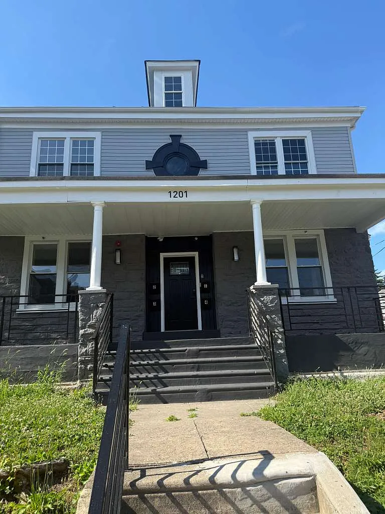 2 bed, 1300 sqft, $1,800 — Photo 2