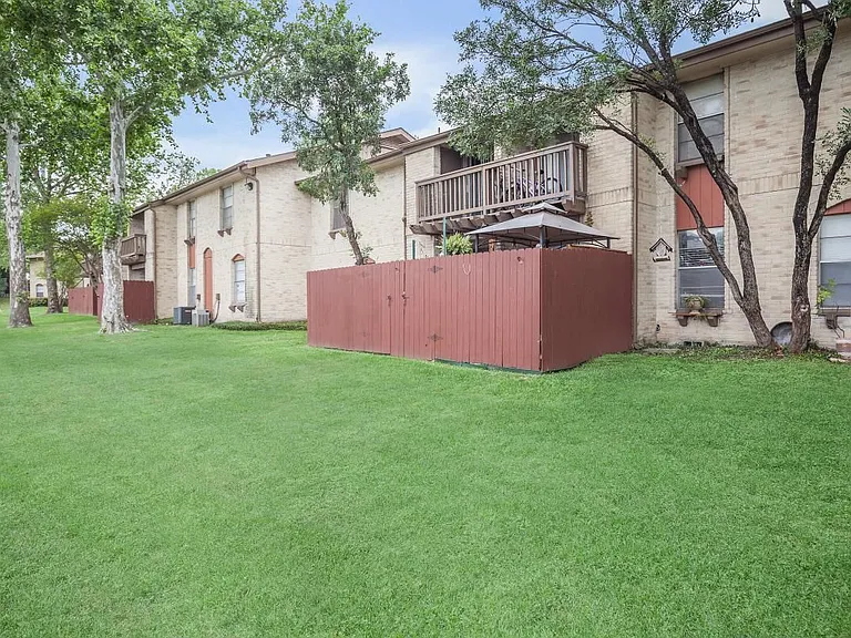 Forest Oaks — Photo 11