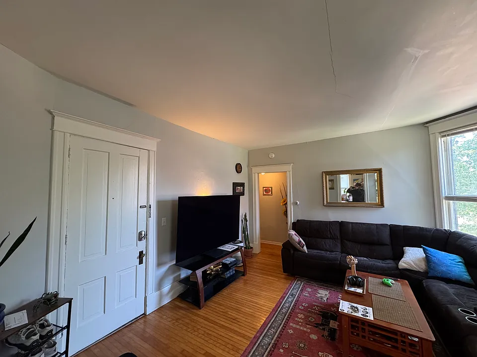 129 Lafayette Ave NE #4