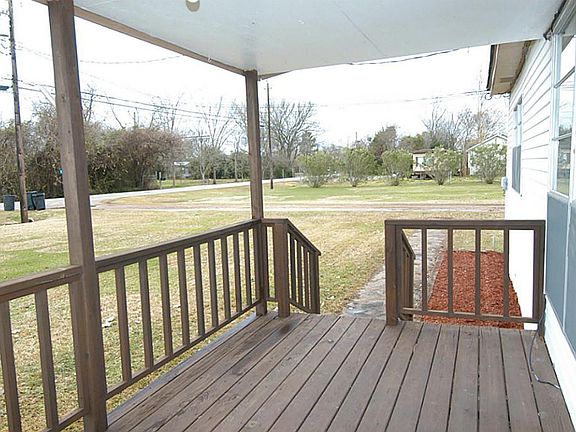 RAILED FRONT PORCH FOR THAT HOME TOUCH.