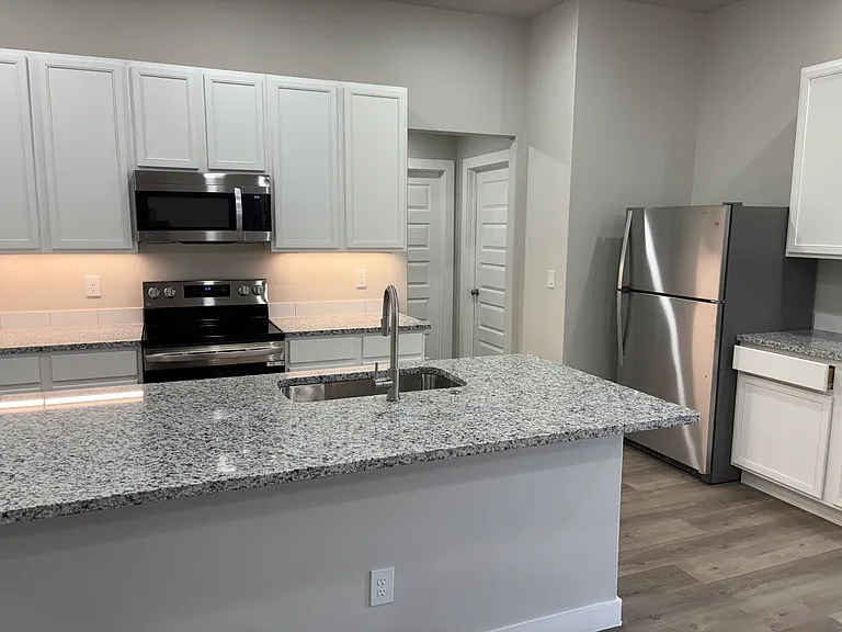 2504 Abbeville Ave — Photo 8