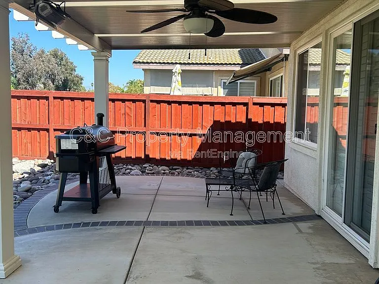 30934 Crystalaire Dr — Photo 19