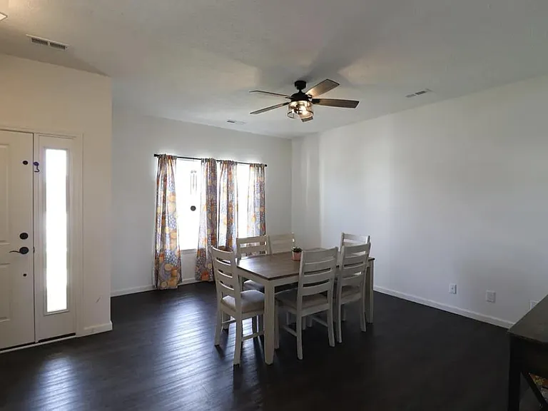 1118 Kingrail Dr — Photo 8