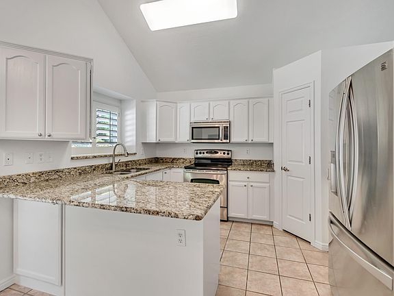 3rd image of 109 E Cranberry Hill Dr