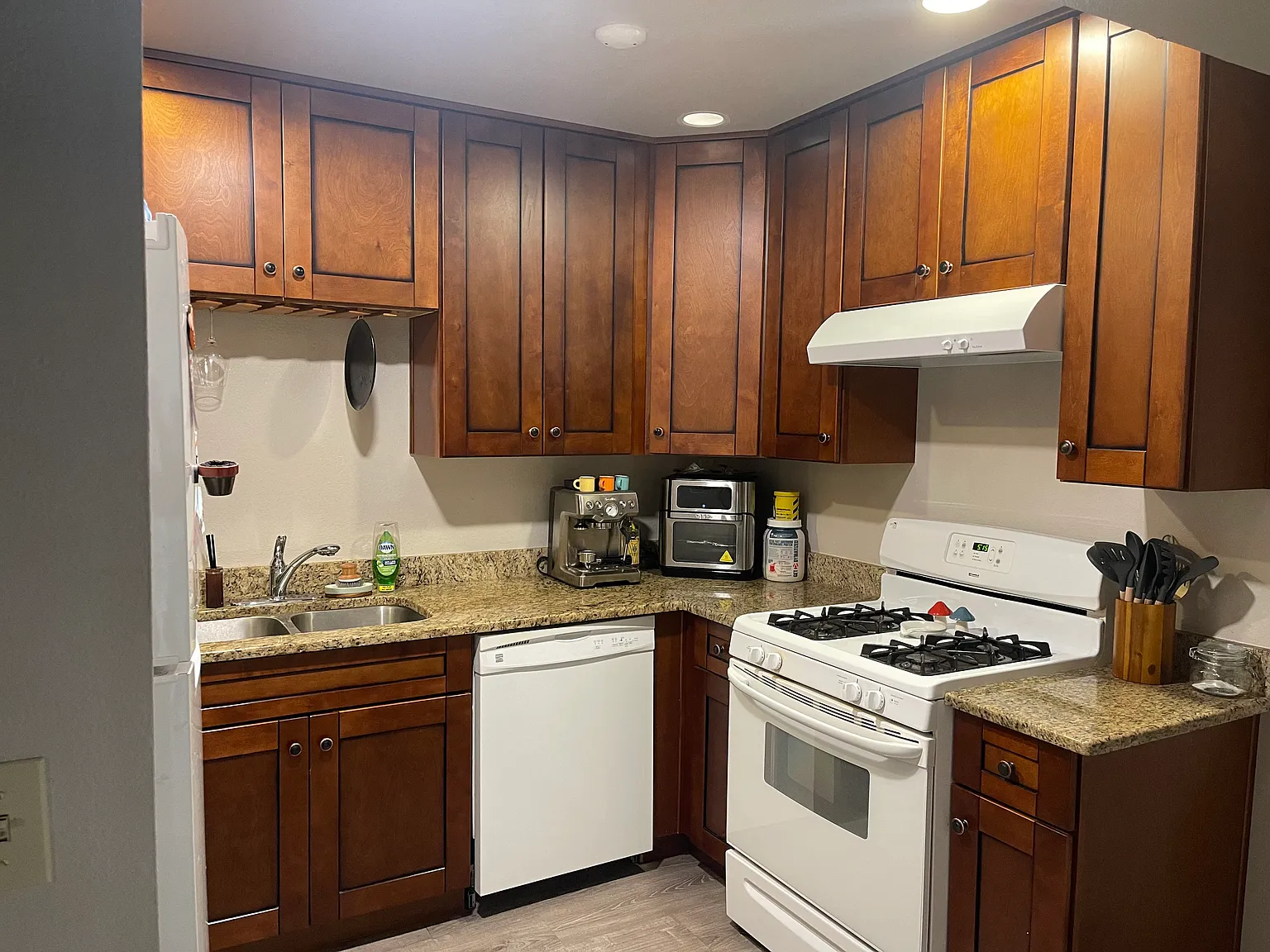 3 bed, 744 sqft, $750 — Photo 2