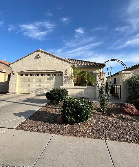 26087 W Tonto Ln — Photo 2