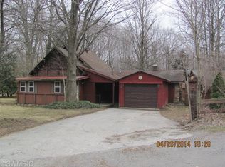 4664 N Grove Dr, Ludington, MI 49431