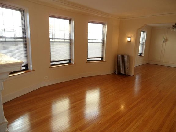 3rd image of 1226 W Farwell Ave APT 3