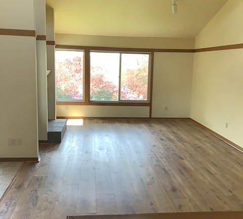 3rd image of 10023 NE 115th Ln
