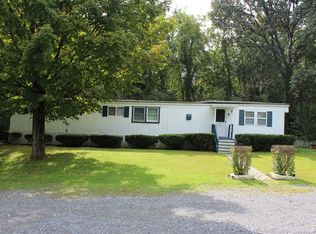 11 Tanglewood Park Dr, Marlboro, NY 12542