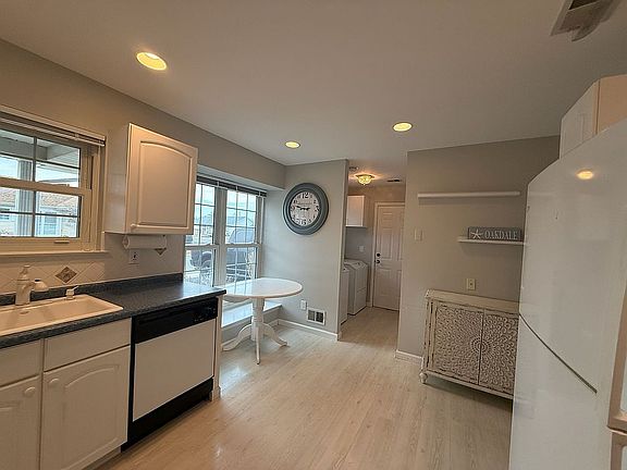 4th image of 30 Pilar Ln